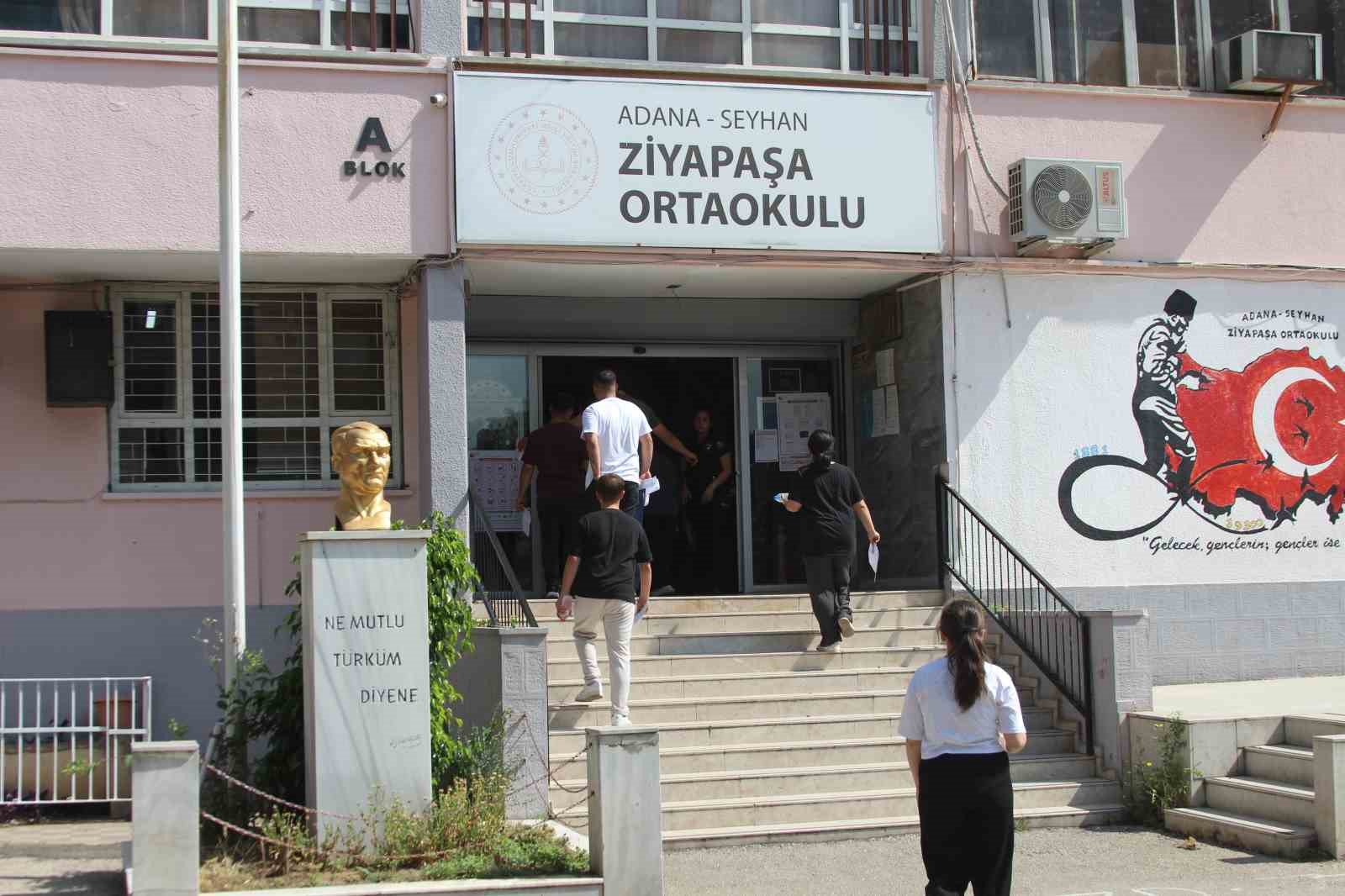 Sınava 1 dakika kala yetişti, aracının el frenini çekmeden araçtan fırlayıp okula koştu 8 sinava 1 dakika kala yetisti aracinin el frenini cekmeden aractan firlayip okula kostu 4
