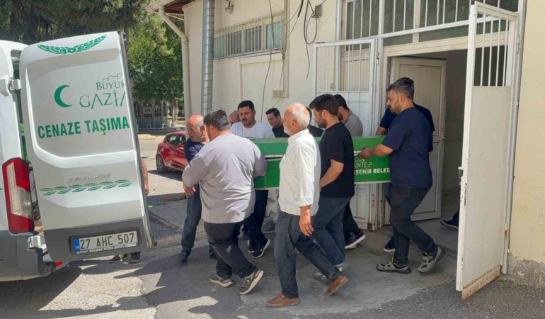 sinava-giderken-gecirdigi-kaza-sonrasi-hayatini-kaybeden-gencin-cenazesi-ailesine-teslim-edildi-3urTD45f.jpg