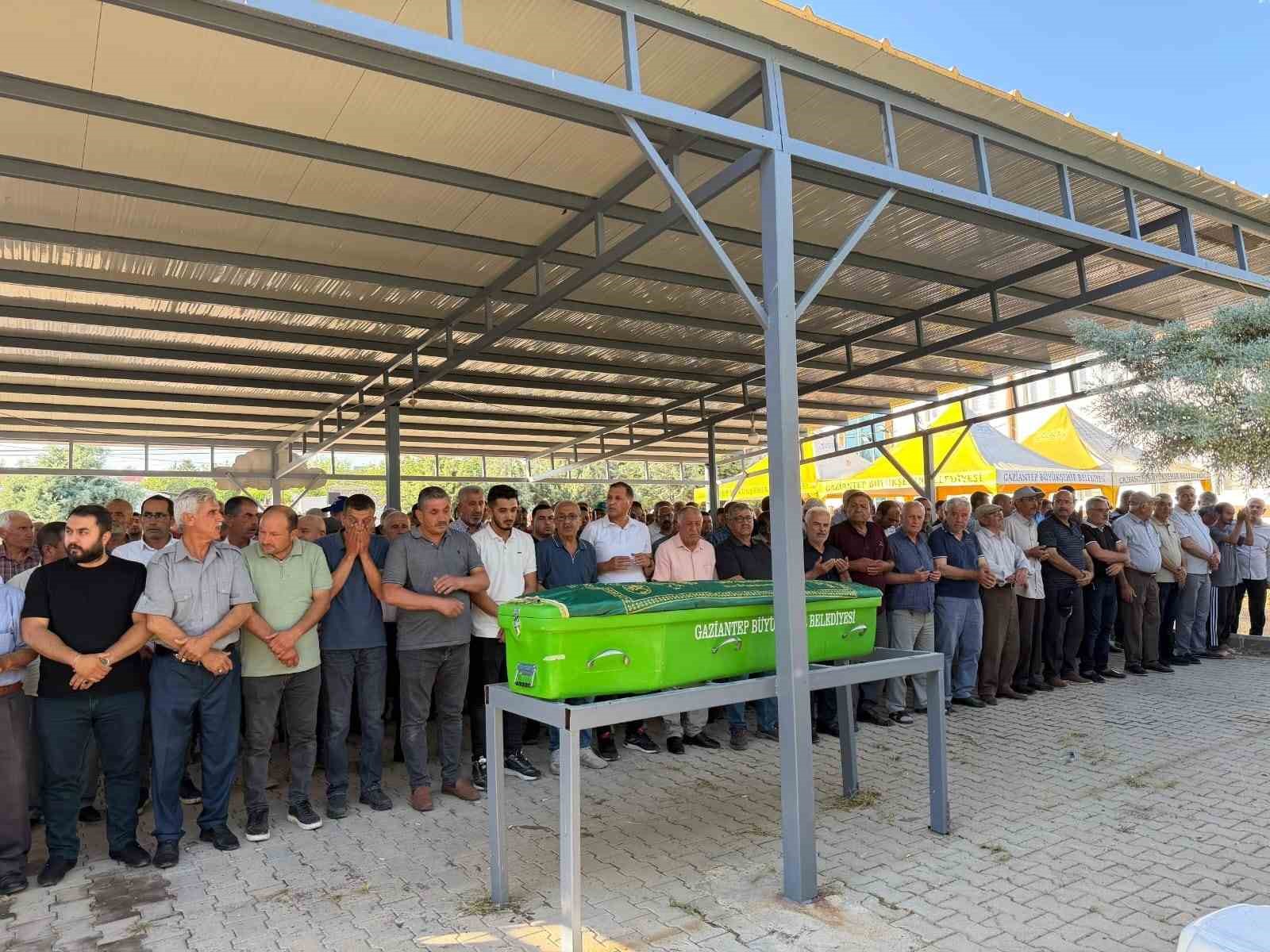 Sınava giderken kazada ölen genç toprağa verildi 4 sinava giderken kazada olen genc topraga verildi 0 dVlL6BFV