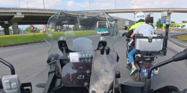sinava-girecegi-okulu-karistiran-ogrenciyi-motosikletli-polisler-yetistirdi-K9tZIII9.jpg