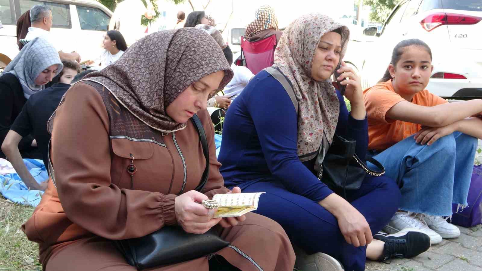 Sınava girmeden dakikalar önce son kez test çözdüler 4 sinava girmeden dakikalar once son kez test cozduler 0 qJJ4MwRe