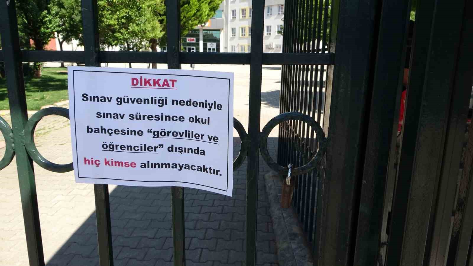 Sınava girmeden dakikalar önce son kez test çözdüler 6 sinava girmeden dakikalar once son kez test cozduler 2 XWaZVWP7