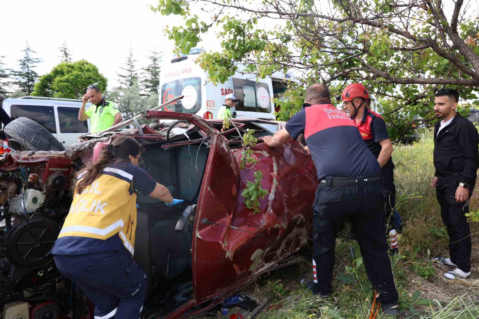sinava yetismek isterken kaza yaptilar 3 yarali 2 fzAuQbup