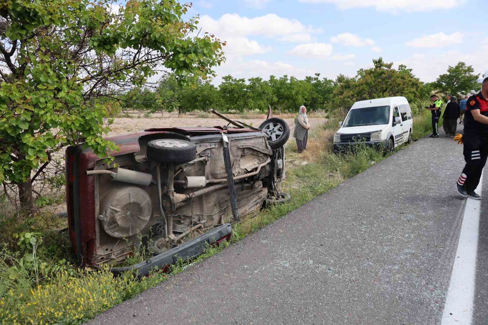 sinava yetismek isterken kaza yaptilar 3 yarali 5 hLBEeCZs