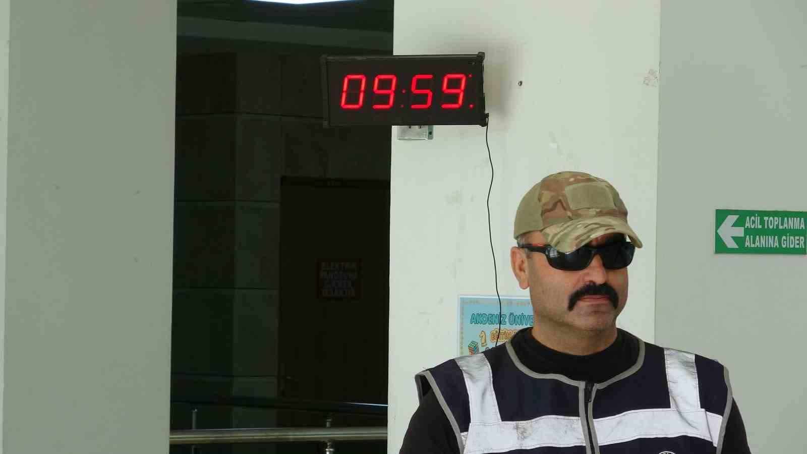 Sınavı saniyelerle kaçırdı, denemedik kapı bırakmadı 12 sinavi saniyelerle kacirdi denemedik kapi birakmadi 8 6B89DnRc