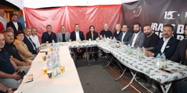 sincan-belediye-baskani-ercan-demokrasi-nobetine-katildi-eEDF7Ms8.jpg