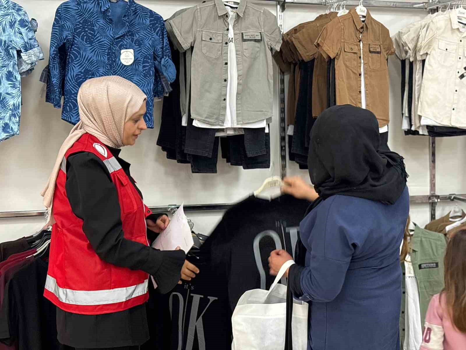 sincan belediye baskani murat ercan cocuklara bayramlik hediye etti 1