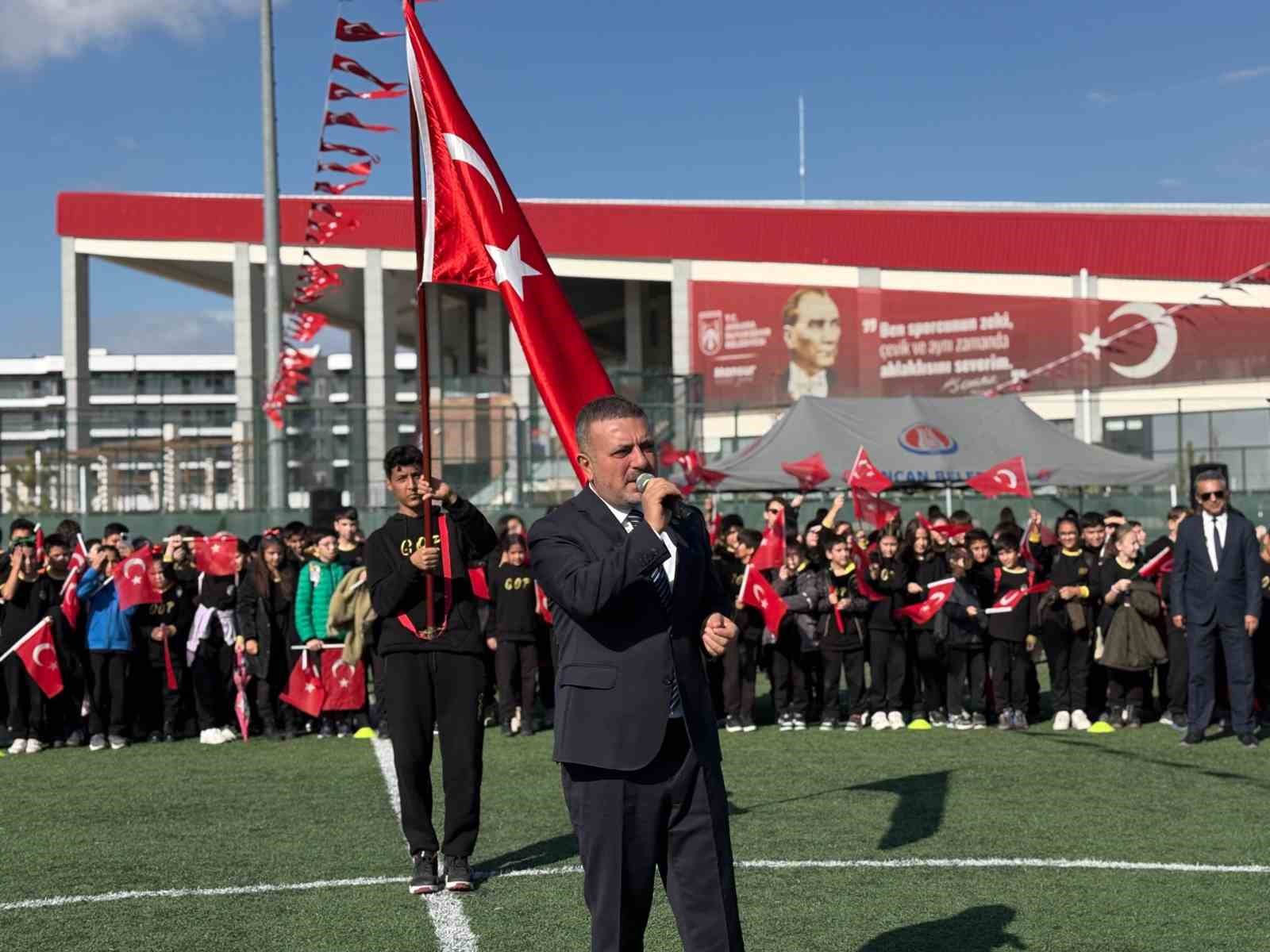 Sincan Belediyesi 29 Ekim Cumhuriyet Bayramı’nı büyük coşkuyla kutladı 5 sincan belediyesi 29 ekim cumhuriyet bayramini buyuk coskuyla kutladi 1 KA3BYse4
