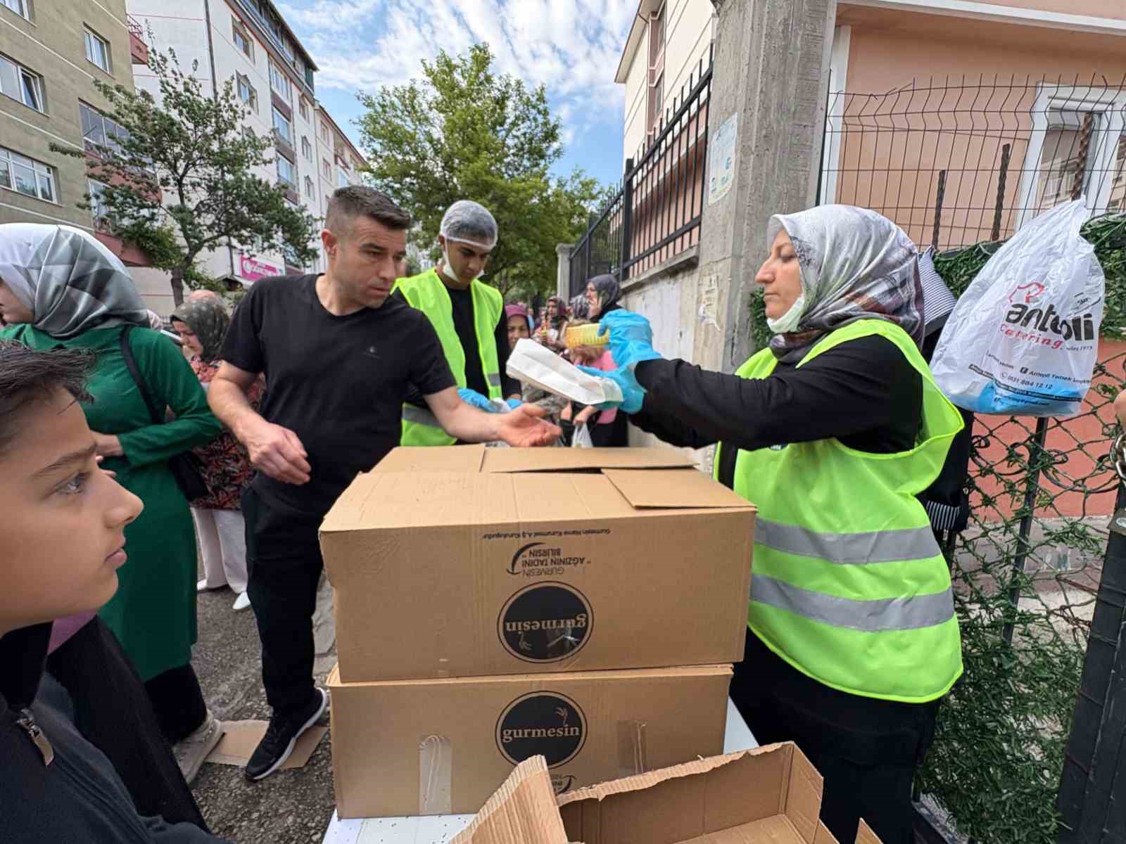 Sincan Belediyesi’nden LGS öncesi simit ve meyve suyu ikramı 4 sincan belediyesinden lgs oncesi simit ve meyve suyu ikrami 0 nITYKqqB