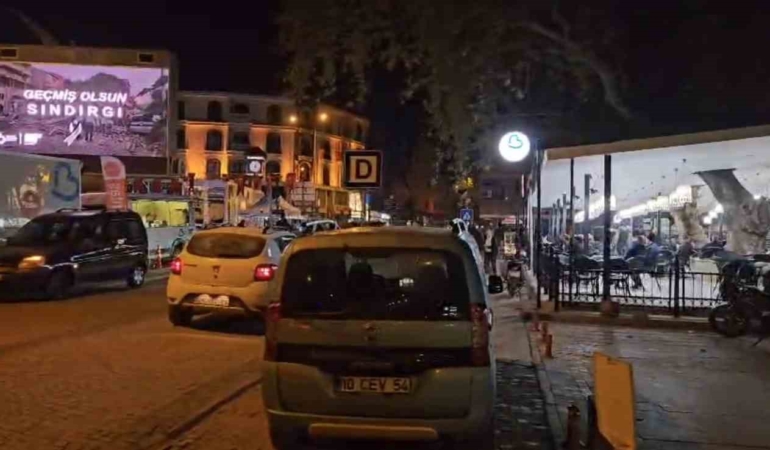 sindirgida-deprem-panigi-QsVHAWUG.jpg