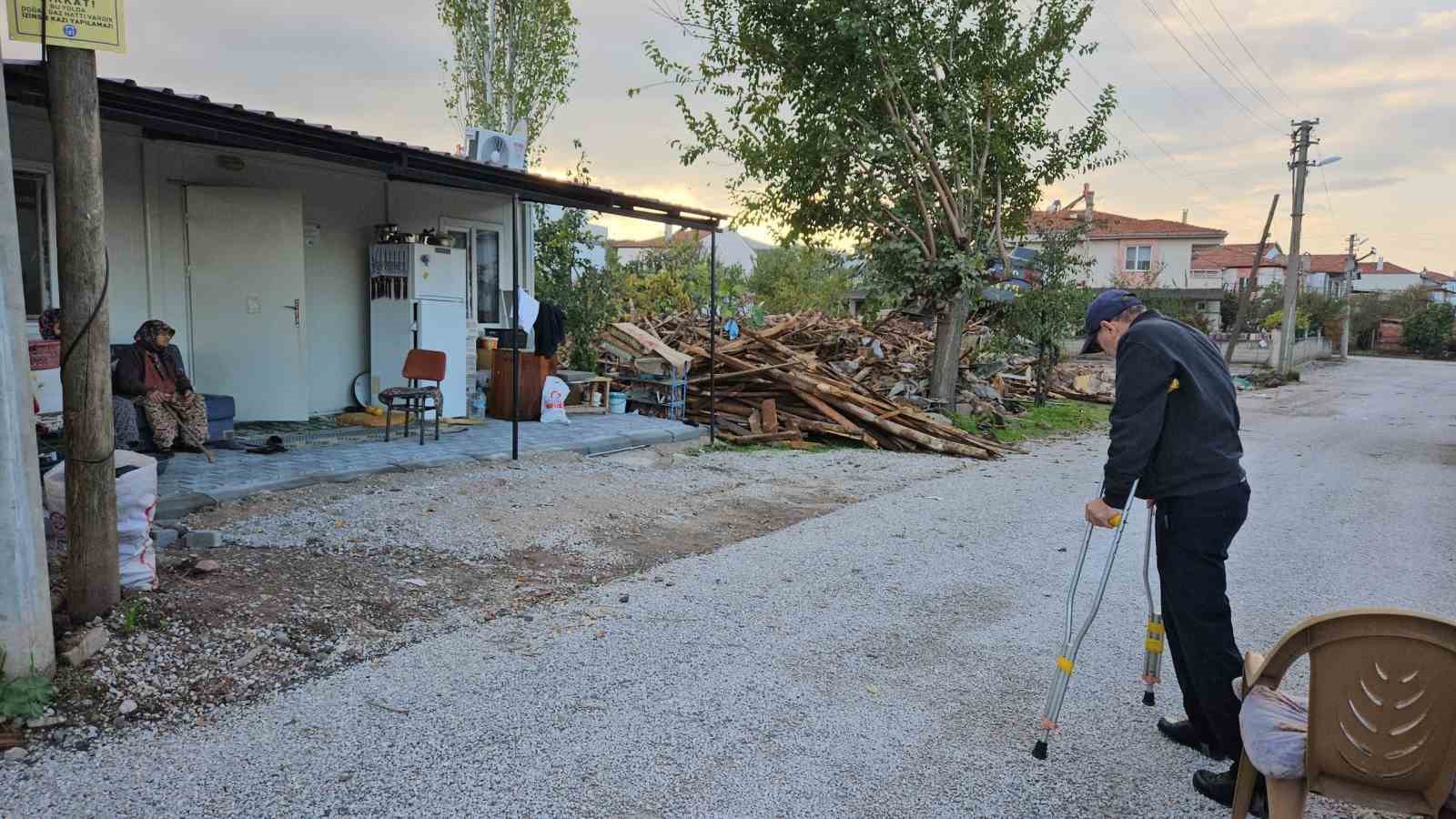 sindirgida deprem sonrasi yaralar sariliyor 6 vbEq4ug7