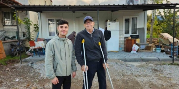 sindirgida-deprem-sonrasi-yaralar-sariliyor-JQAj4ydz.jpg