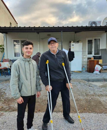sindirgida-deprem-sonrasi-yaralar-sariliyor-JQAj4ydz.jpg