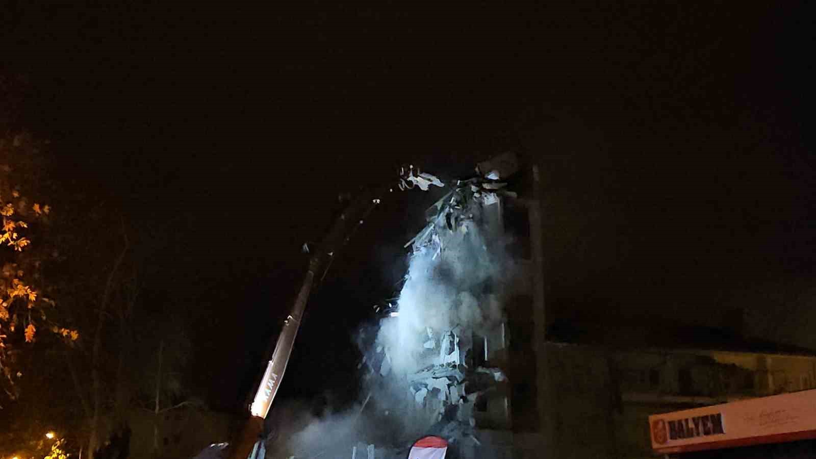 sindirgida deprem sonrasi yikimlar yeniden basladi 1 Hu4H7RG3