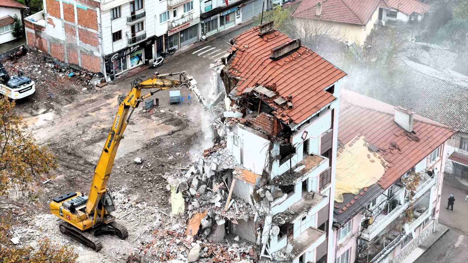 sindirgida deprem sonrasi yikimlar yeniden basladi 3