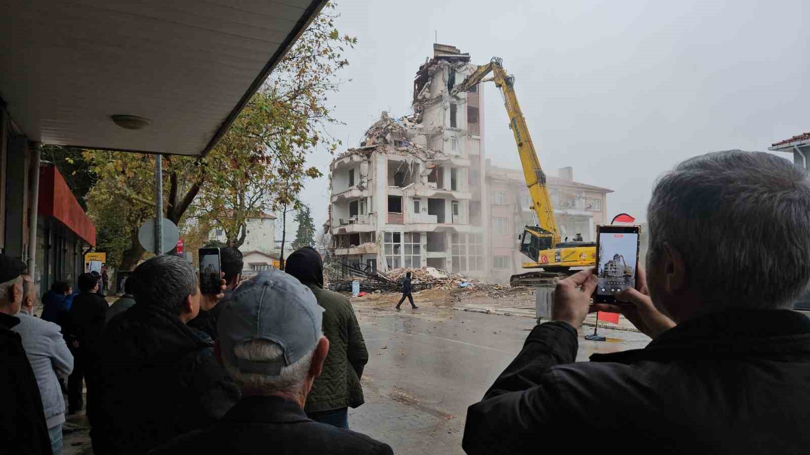 sindirgida deprem sonrasi yikimlar yeniden basladi 4