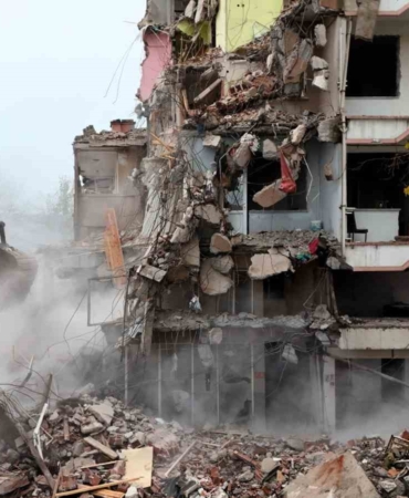 sindirgida-deprem-sonrasi-yikimlar-yeniden-basladi-Hsd9BaXk.jpg
