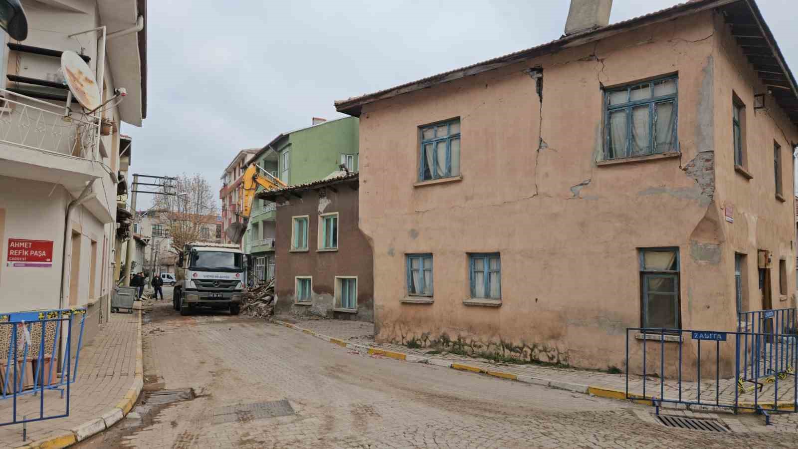 sindirgida depremin izleri siliniyor 2 aaqzCBRz