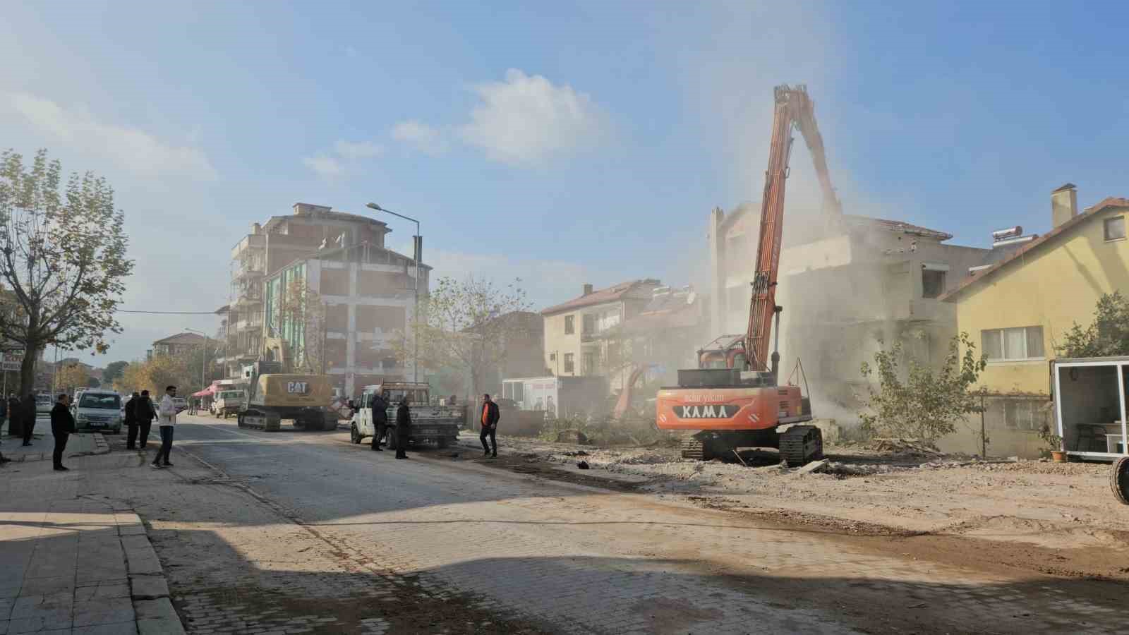 sindirgida depremin izleri siliniyor 4 9Mgisa5k