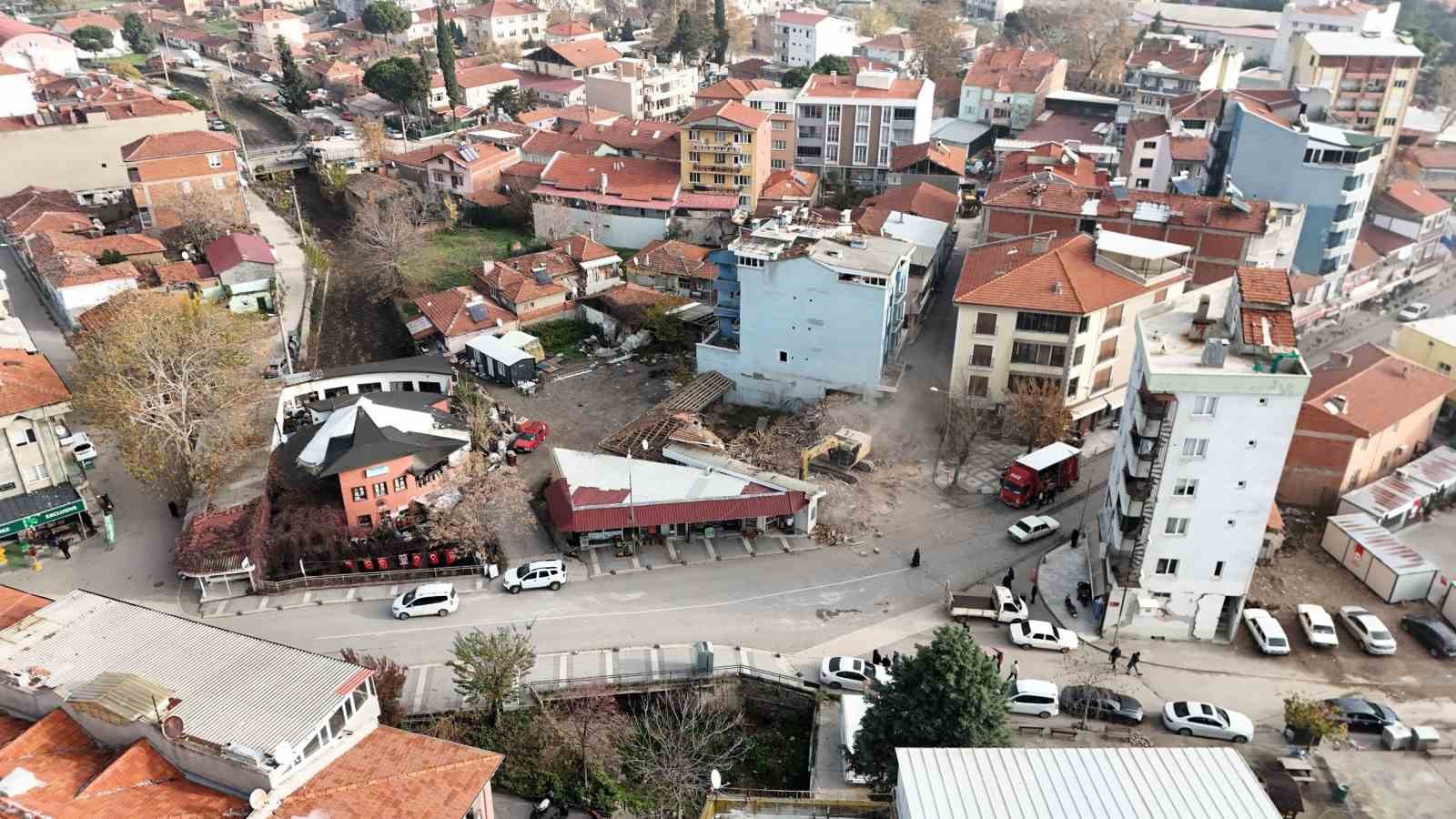 sindirgida depremin izleri siliniyor 6