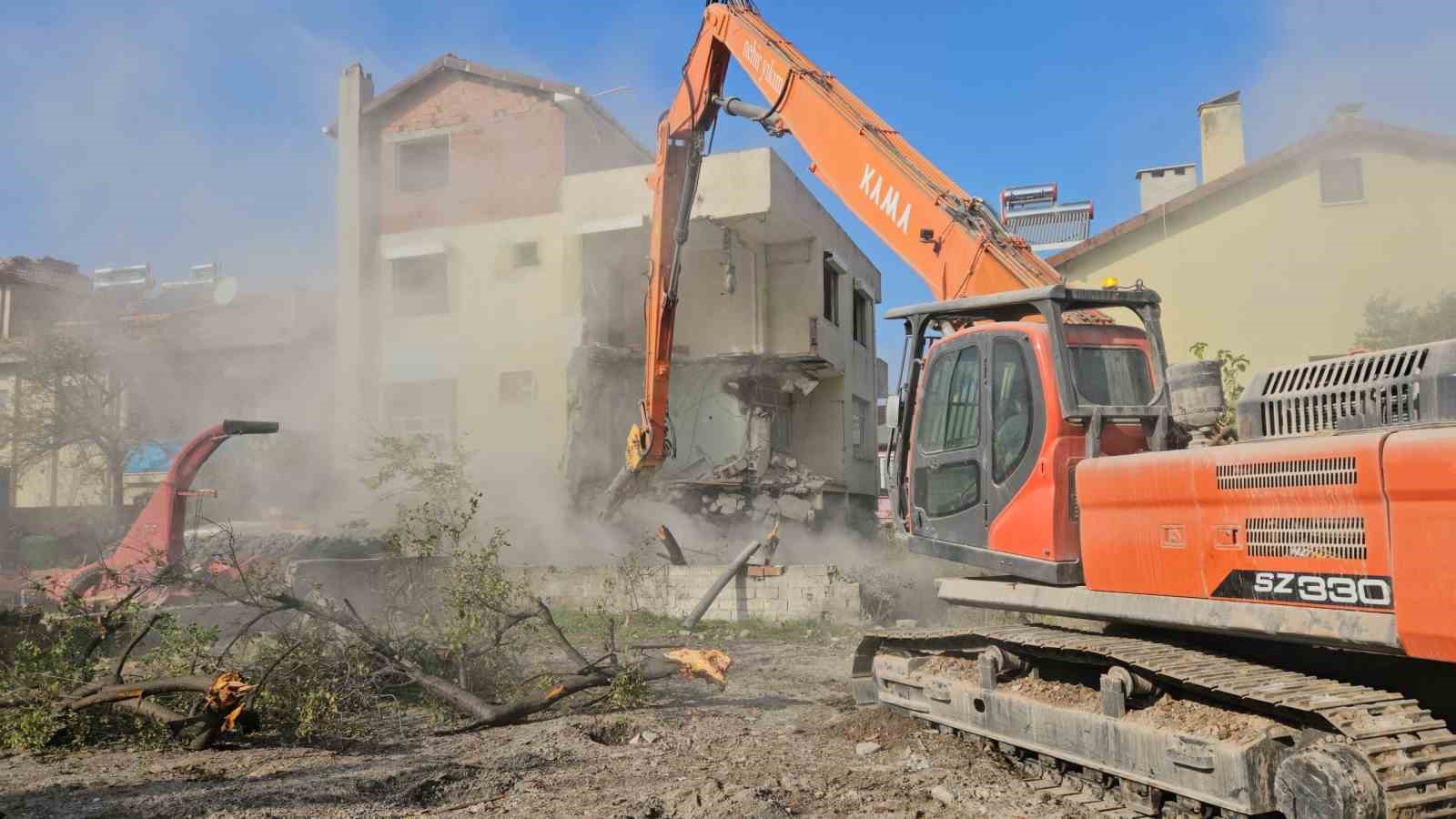 sindirgida depremin izleri siliniyor 8 2t6TYQ47