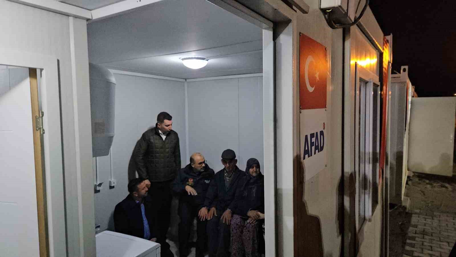 sindirgida depremin yaralari sariliyor 0 wesDJyOr