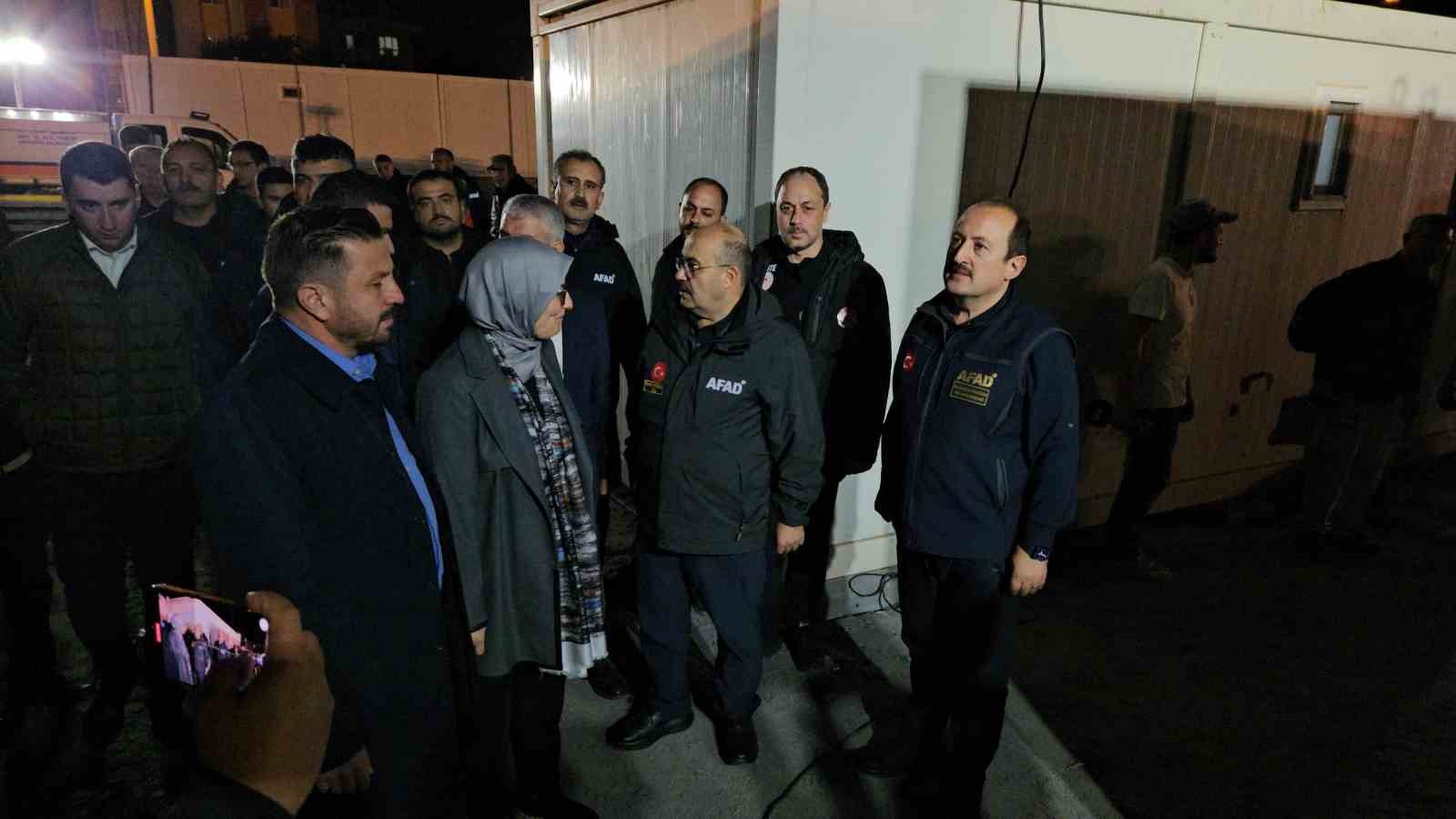 sindirgida depremin yaralari sariliyor 1 SZ9EUbyr