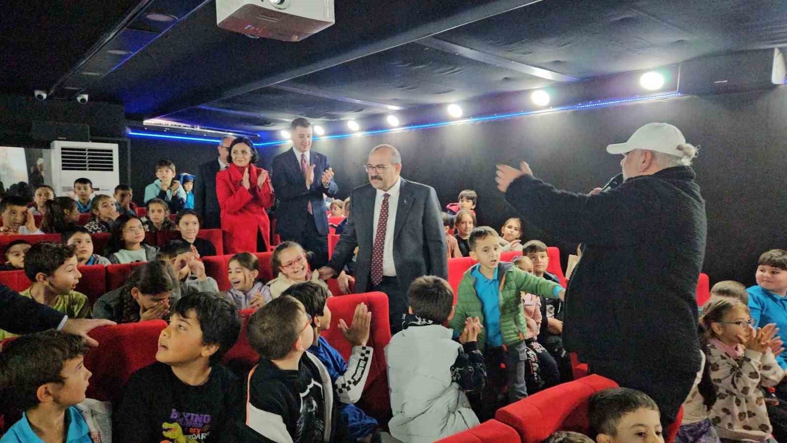 sindirgida depremin yaralari sariliyor 3 p6LD3kSX