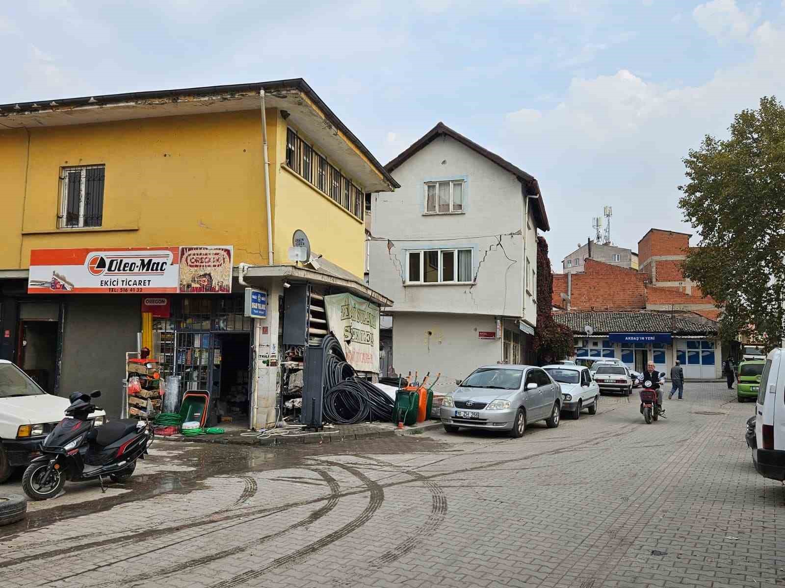 sindirgida depremler suruyor 0