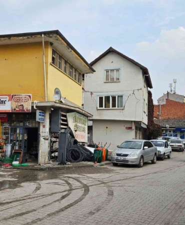 sindirgida-depremler-suruyor-3gMXyIdz.jpg