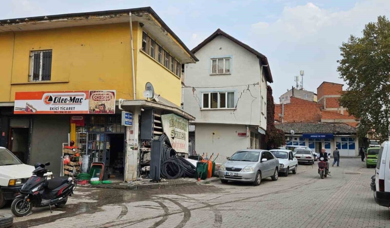 sindirgida-depremler-suruyor-3gMXyIdz.jpg