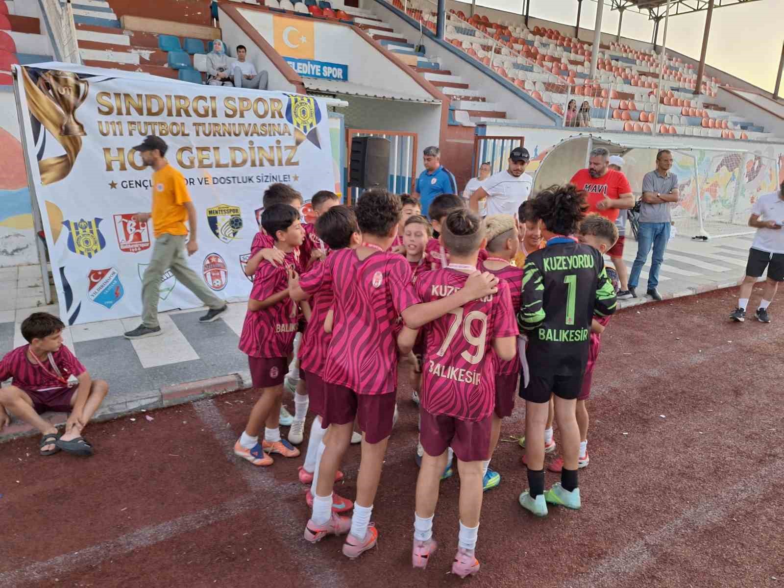 sindirgida depremzede cocuklar yesil sahada umut tazeledi 1 peF1Y7LO