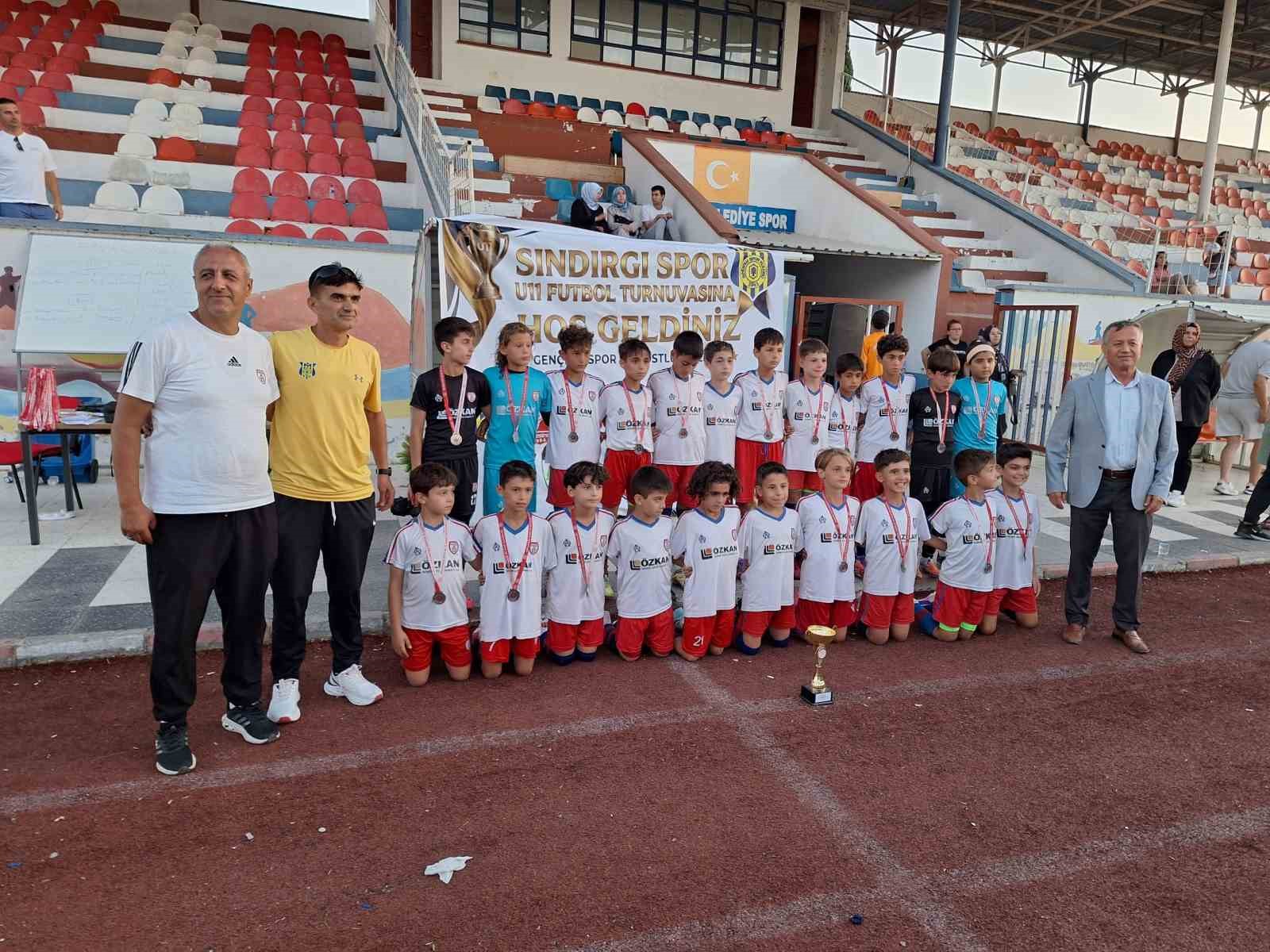 sindirgida depremzede cocuklar yesil sahada umut tazeledi 6 1OBEkDce