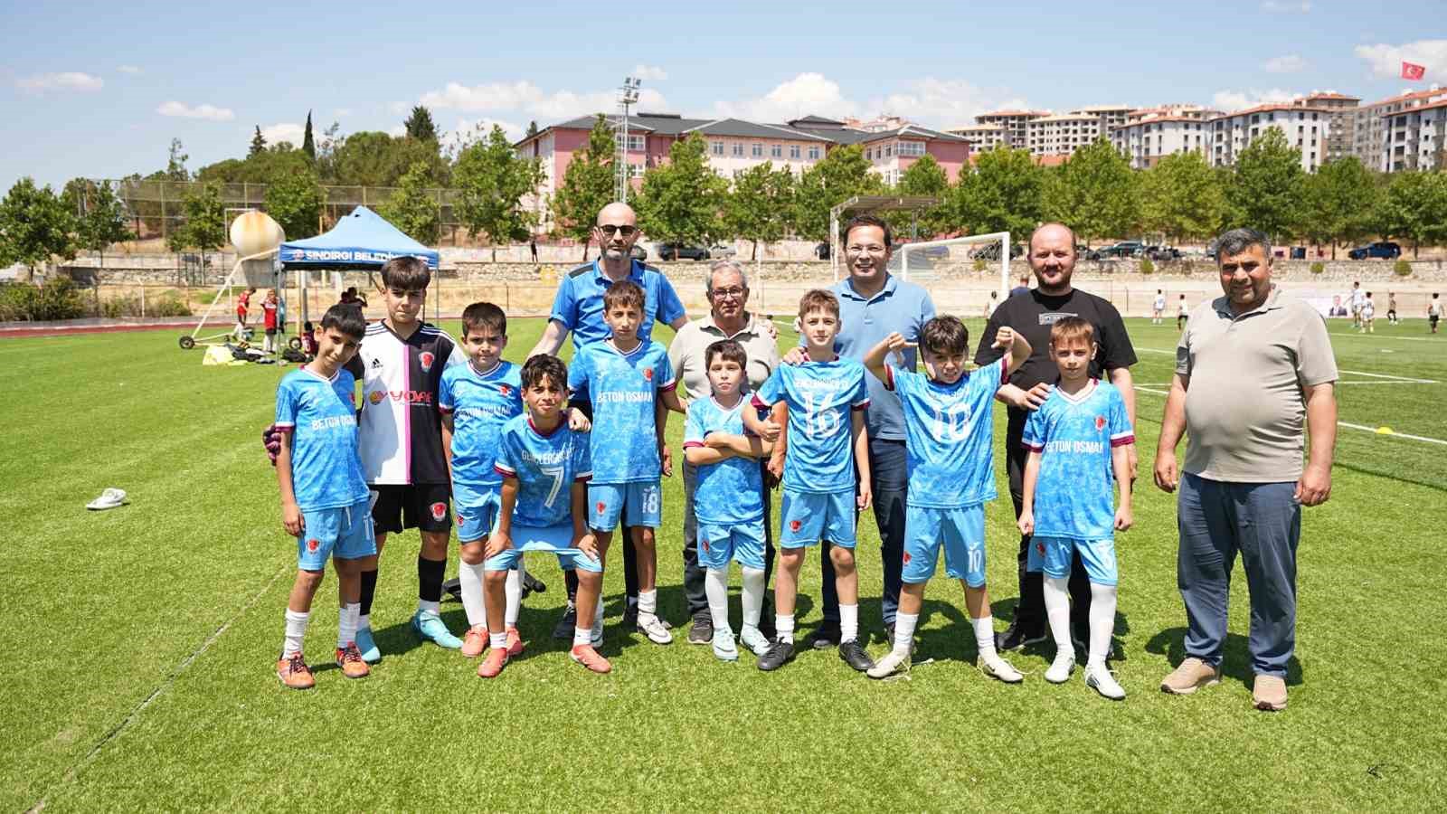 sindirgida depremzede cocuklar yesil sahada umut tazeledi 7