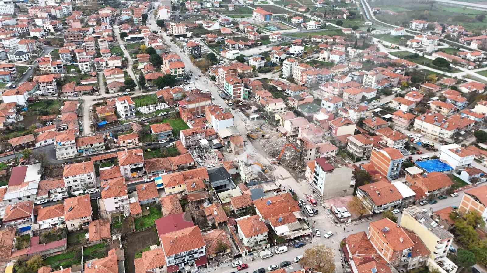 sindirgida hasarli binalarin yikimi sonrasi temizlik calismalari suruyor 5 cdceh2zj