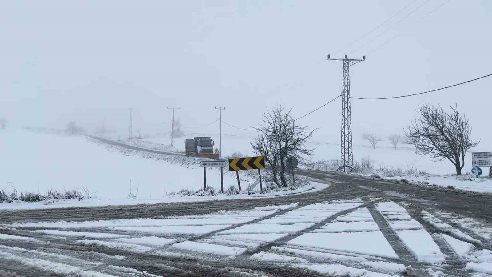 Sındırgı’da merkezde yağmur, yüksek kesimlerde kar yağışı etkili oldu 8 sindirgida merkezde yagmur yuksek kesimlerde kar yagisi etkili oldu 4 Ohp4mM9z