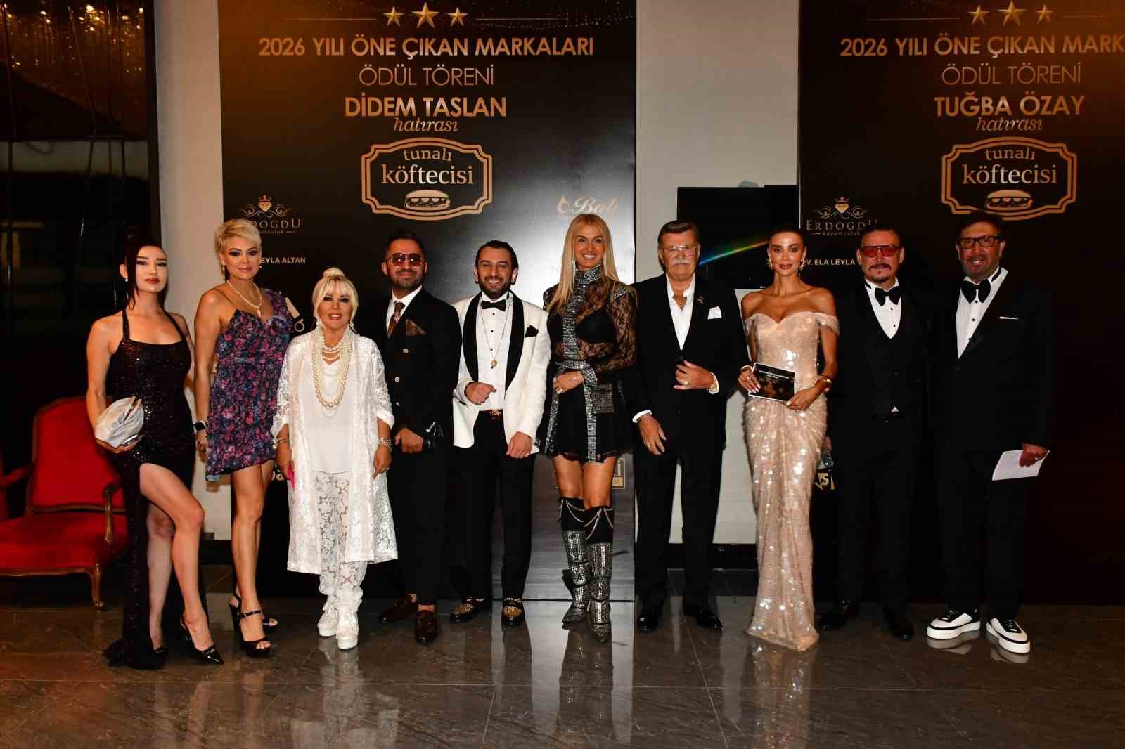 sinema ve sanat dunyasinin duayenleri odullendirildi 0 HC1VW5Qa