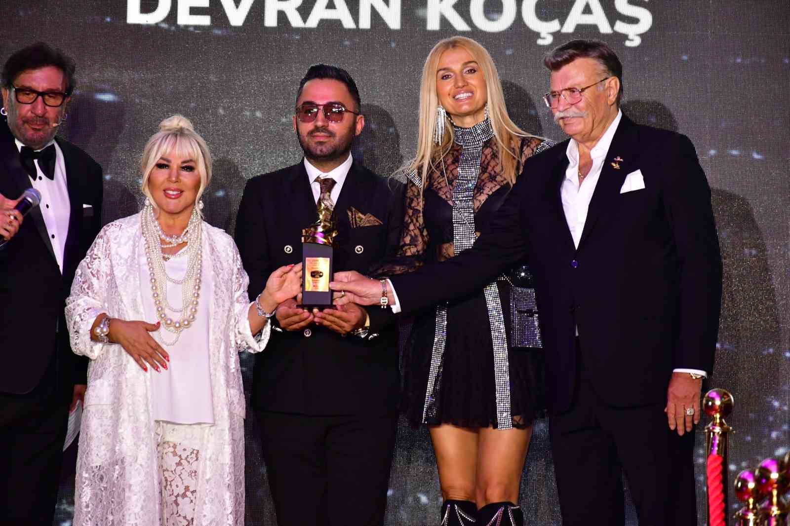 sinema ve sanat dunyasinin duayenleri odullendirildi 1 YUdCH24P