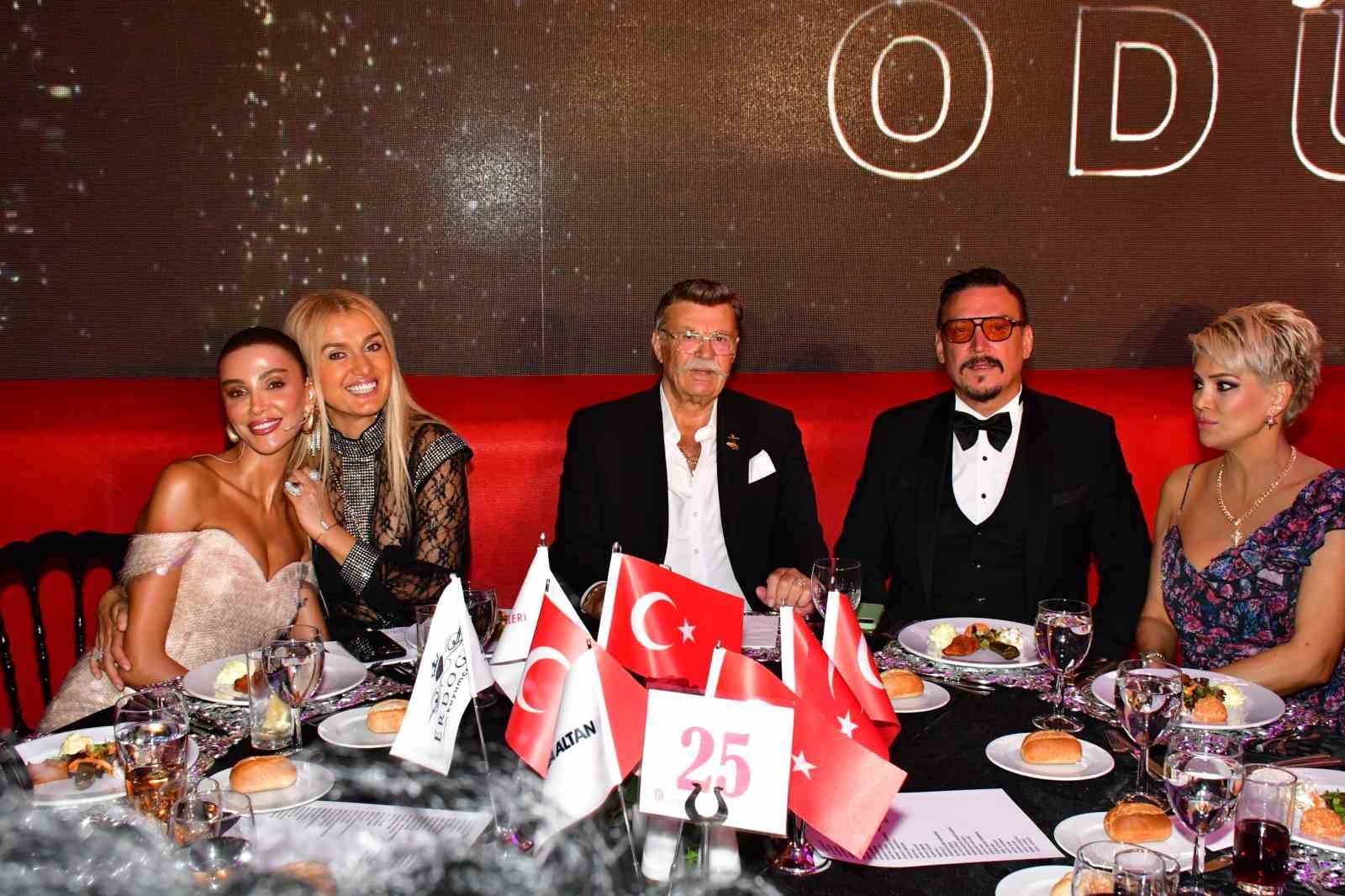 sinema ve sanat dunyasinin duayenleri odullendirildi 2