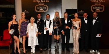sinema-ve-sanat-dunyasinin-duayenleri-odullendirildi-7E85KC81.jpg