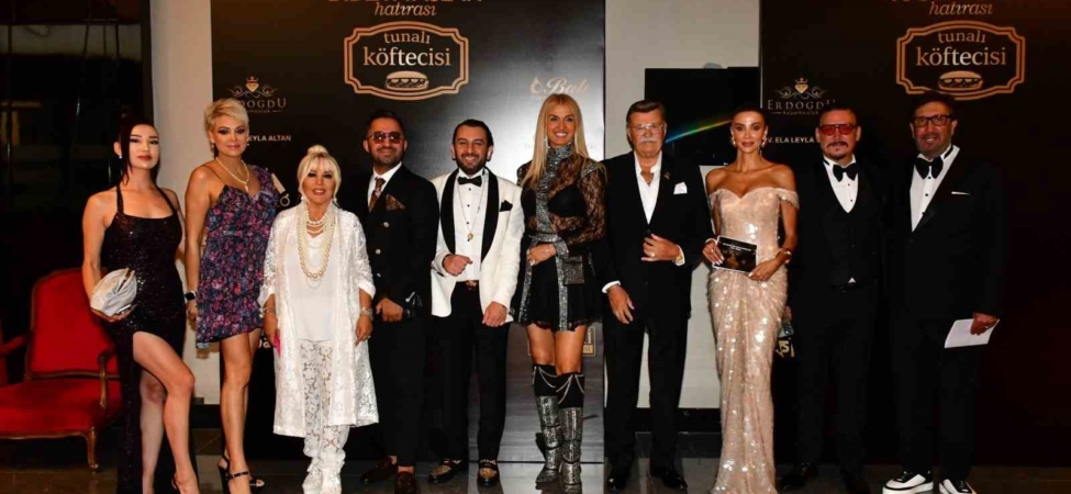 sinema-ve-sanat-dunyasinin-duayenleri-odullendirildi-7E85KC81.jpg