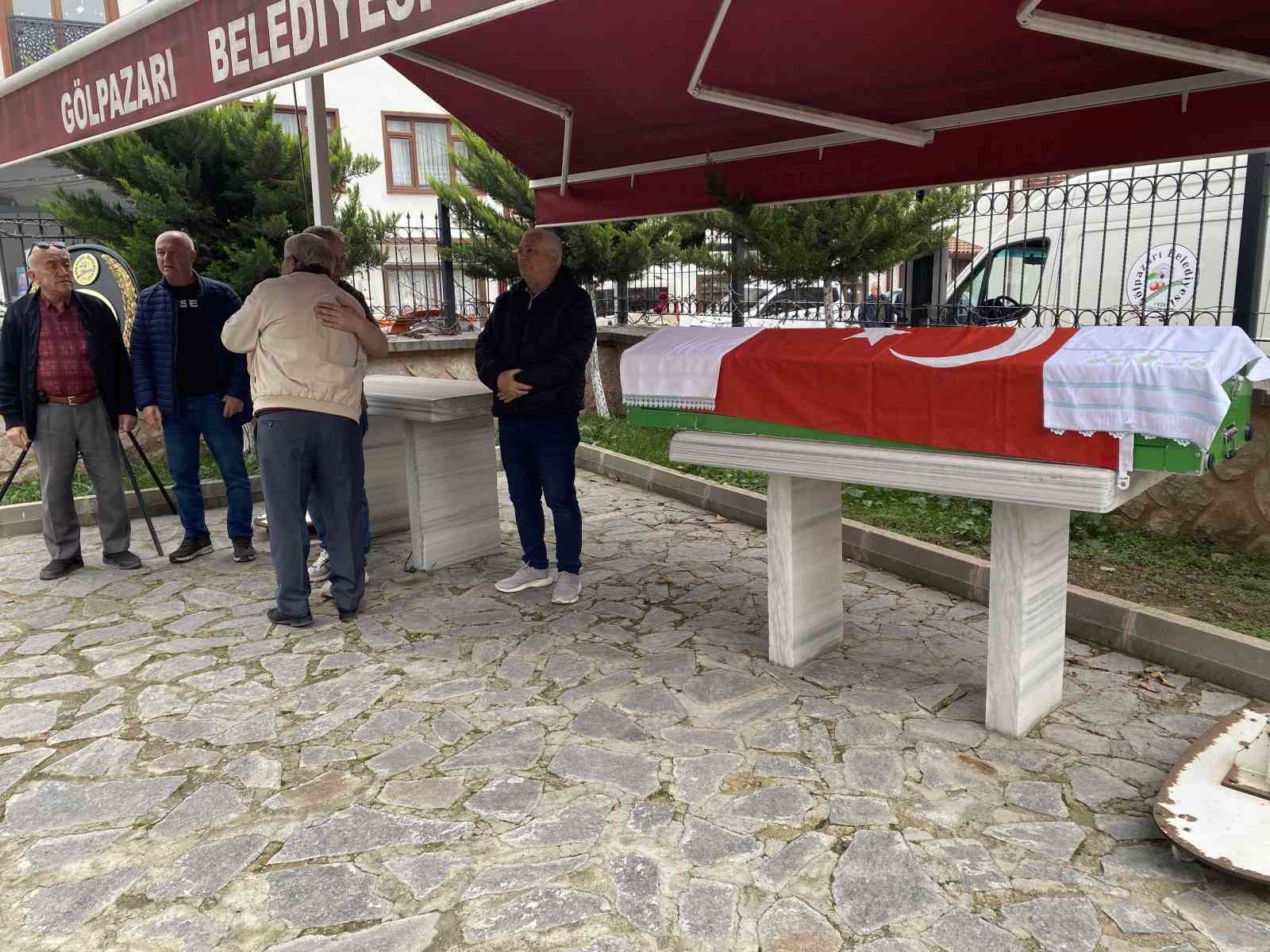 Sınıf arkadaşının yumruğuyla ölen 16 yaşındaki İsmail Mert Küçükbaşar Bilecik’te toprağa verildi 4 sinif arkadasinin yumruguyla olen 16 yasindaki ismail mert kucukbasar bilecikte topraga verildi 0 6yXwmR17