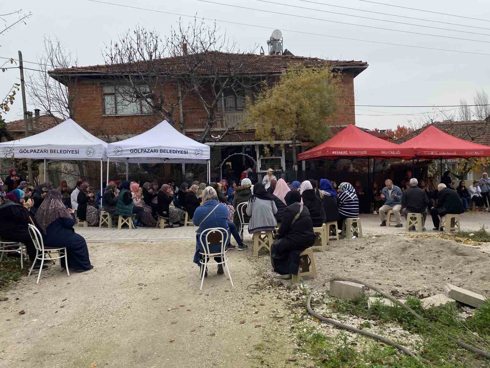 Sınıf arkadaşının yumruğuyla ölen 16 yaşındaki İsmail Mert Küçükbaşar Bilecik’te toprağa verildi 5 sinif arkadasinin yumruguyla olen 16 yasindaki ismail mert kucukbasar bilecikte topraga verildi 1 2GUMOX2K