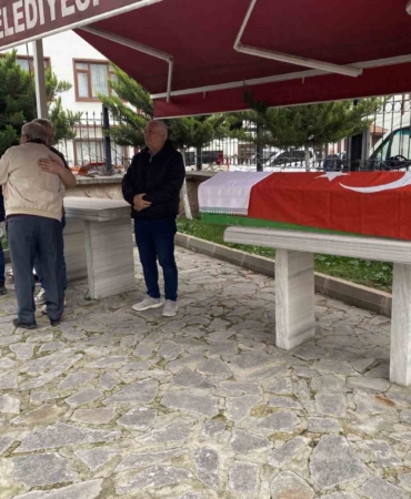 sinif-arkadasinin-yumruguyla-olen-16-yasindaki-ismail-mert-kucukbasar-bilecikte-topraga-verildi-SOIU35Wx.jpg