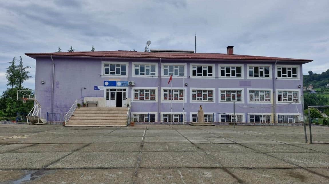 sinifta aniden rahatsizlanan 13 yasindaki ogrenci hayatini kaybetti 0 OkwhbX4G