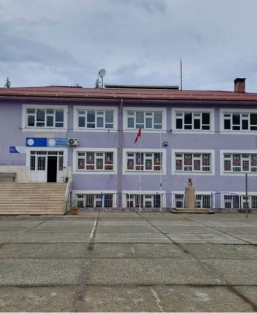 sinifta-aniden-rahatsizlanan-13-yasindaki-ogrenci-hayatini-kaybetti-n3P5G9UL.jpg