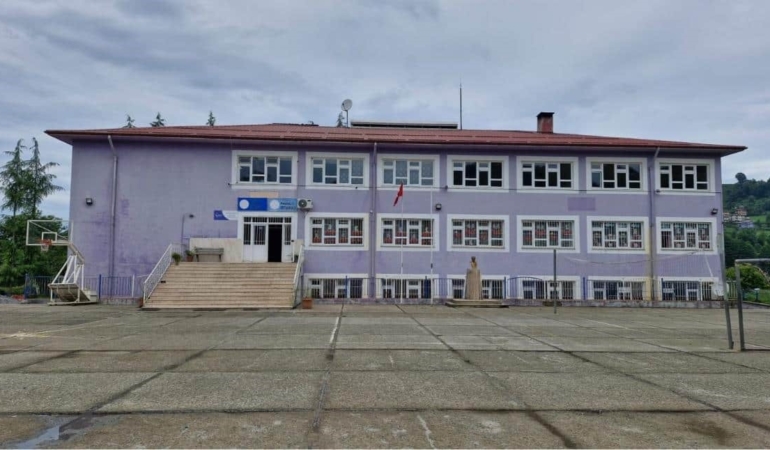 sinifta-aniden-rahatsizlanan-13-yasindaki-ogrenci-hayatini-kaybetti-n3P5G9UL.jpg