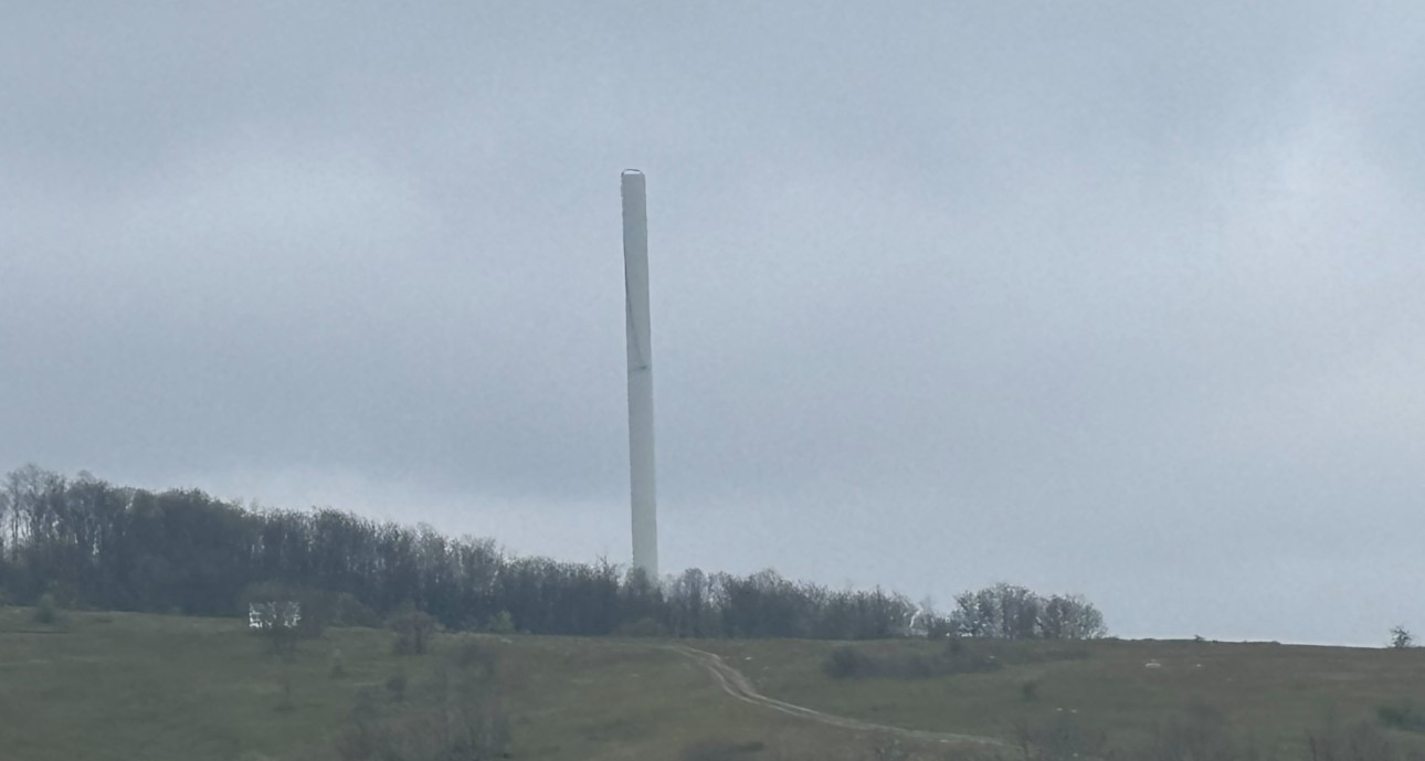 Sınır hattında rüzgar türbini parçalandı: Şiddetli rüzgar köyde paniğe yol açtı 5 sinir hattinda ruzgar turbini parcalandi siddetli ruzgar koyde panige yol acti 1