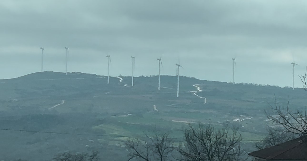 Sınır hattında rüzgar türbini parçalandı: Şiddetli rüzgar köyde paniğe yol açtı 7 sinir hattinda ruzgar turbini parcalandi siddetli ruzgar koyde panige yol acti 3 QPuVJ7CE