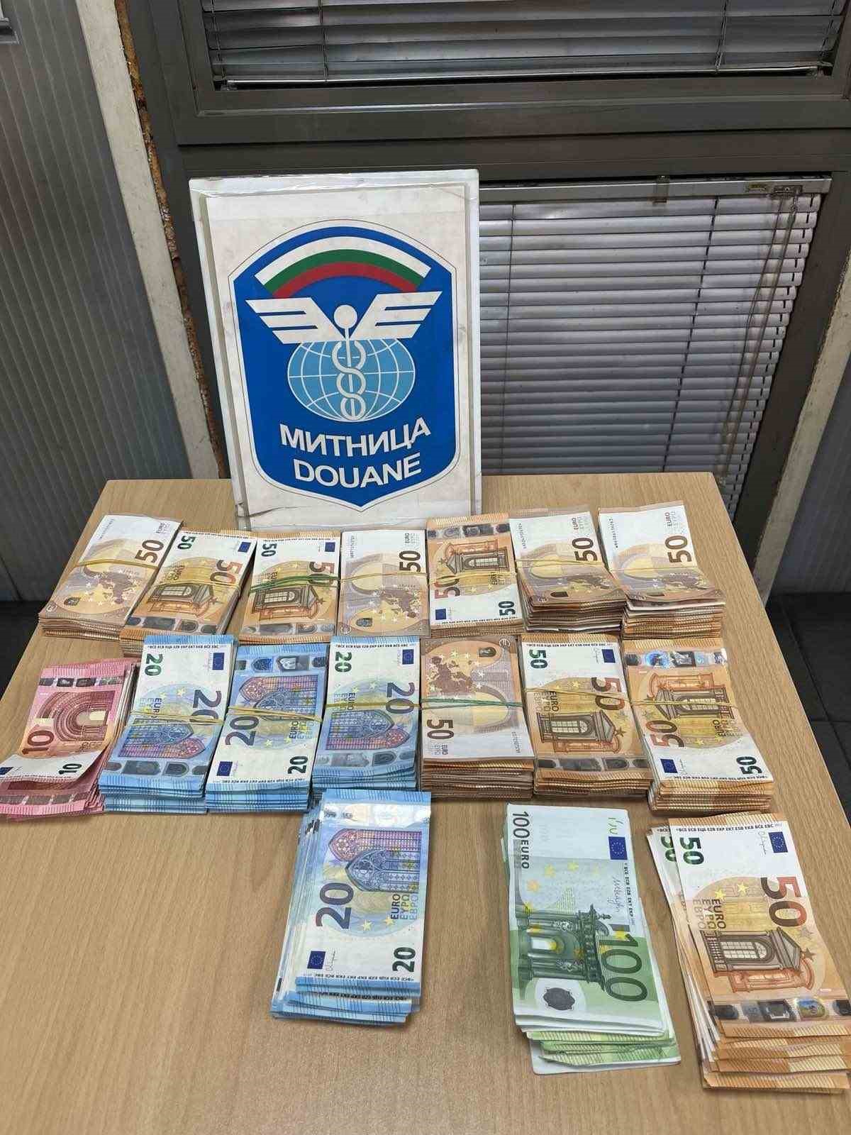 sinir kapisinda 60 bin euro para yakalandi 0 eMGclXJr